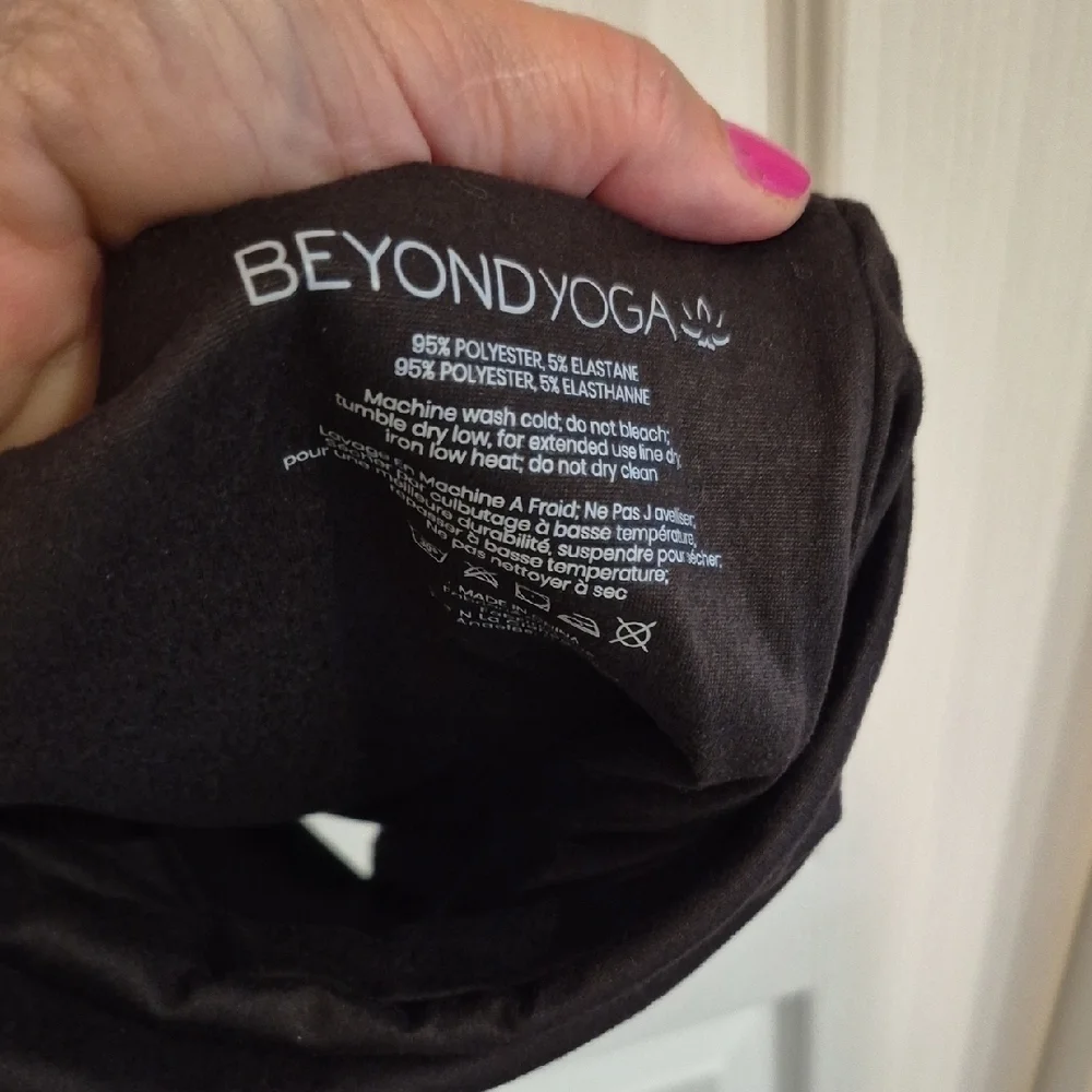 Beyond Yoga Black Infinity Scarf with Zipper NWT